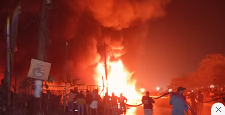 সীতাকুণ্ডে স্ক্র্যাপ দোকানে আগুন,ঢাকা–চট্টগ্রাম মহাসড়কে যানজট