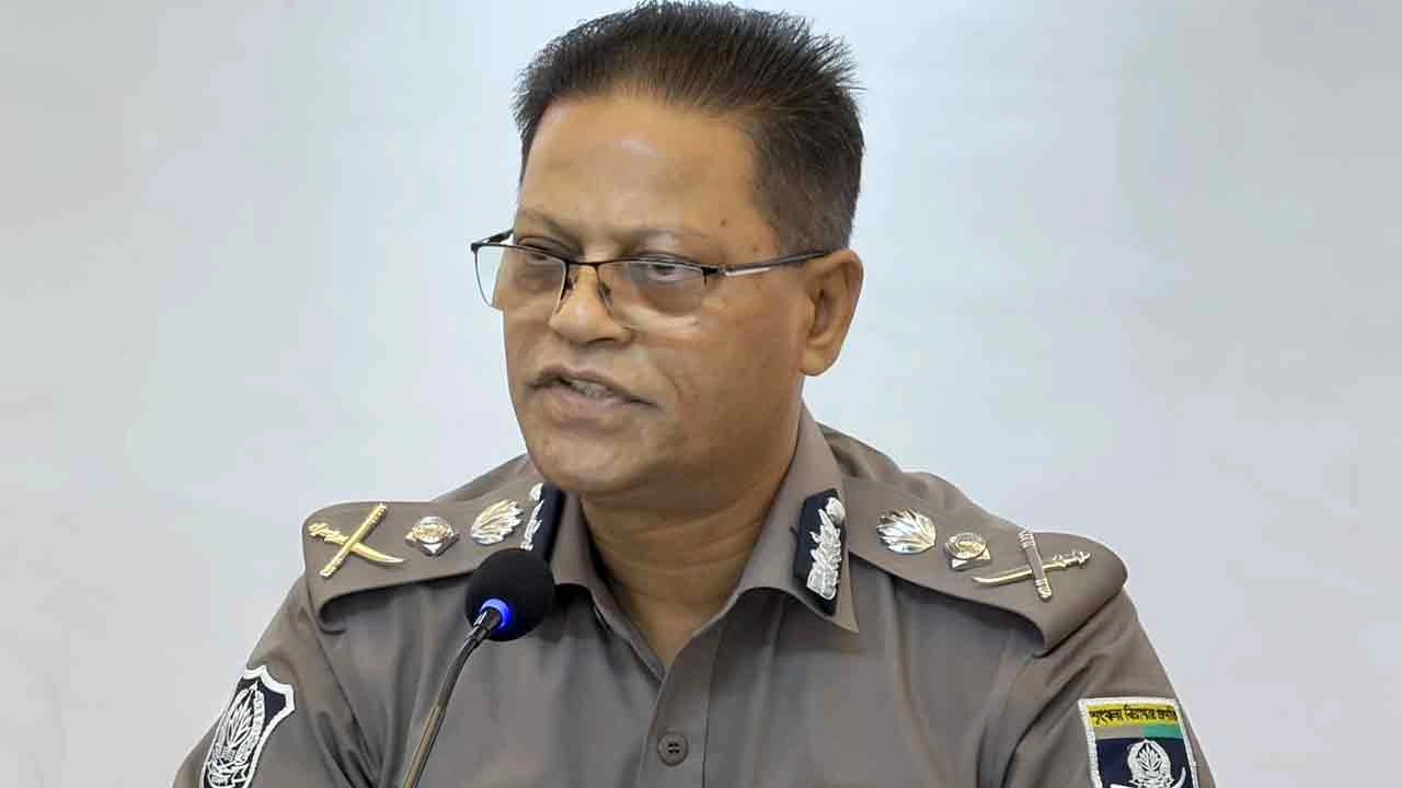 ইনকিলাব মঞ্চের মুখপাত্র শরিফ ওসমান বিন হাদি হত্যাকাণ্ড: প্রধান আসামিসহ দুইজন ভারতে গ্রেপ্তার, দেশে আনার আশ্বাস আইজিপির