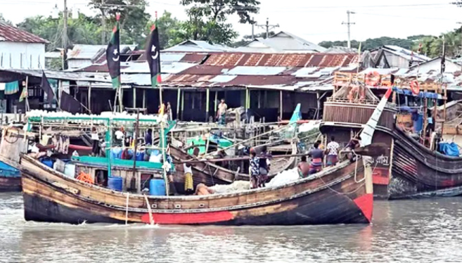 ডিজেল সংকটে পটুয়াখালীর আলীপুর-মহিপুরে ট্রলার বন্ধ, বিপাকে জেলে ও মালিকরা